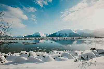 Alaska, USA’s vast wilderness known for glaciers, wildlife, and northern lights.