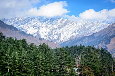 Manali, Himachal’s hill retreat surrounded by snow peaks and scenic valleys.